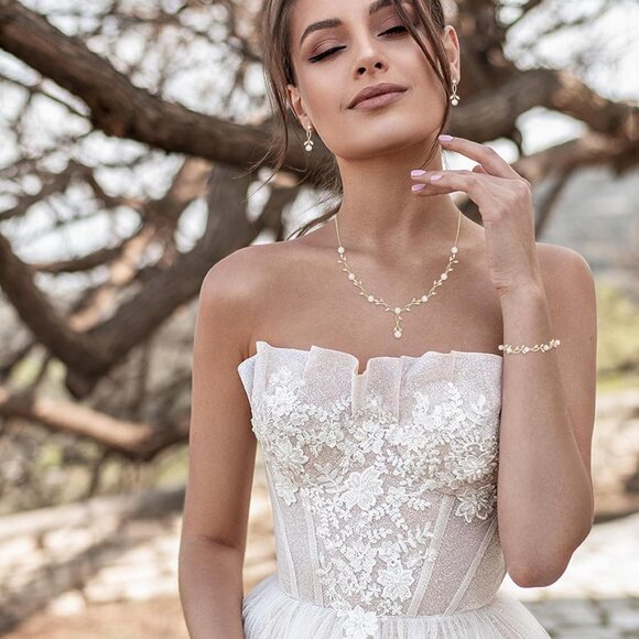 Elegant Bridal Pearl Necklace and Earrings Set with Cubic Zirconia for Weddings - Picture 2 of 6